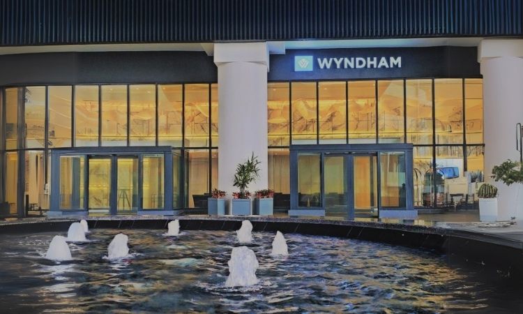 Wyndham Ion Majestic Hotel